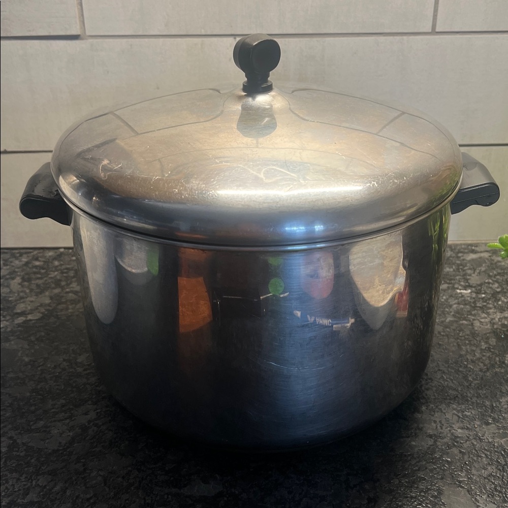 8 qt Farberware Stainless Steel Stock Pot with Lid. Ex. Condition